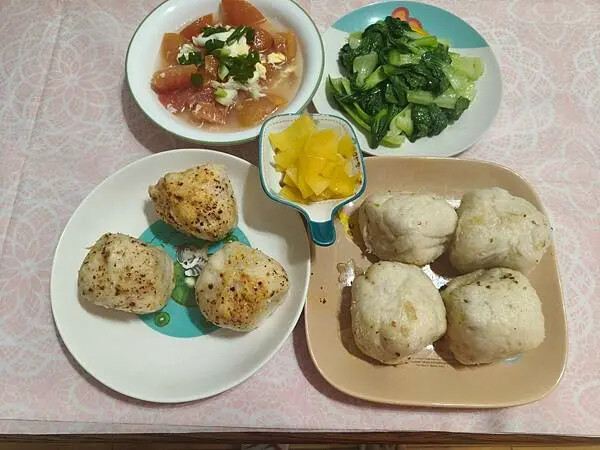 士林夜市大上海生煎包-皮脆外酥內軟的香醇小吃/消夜/點心/美