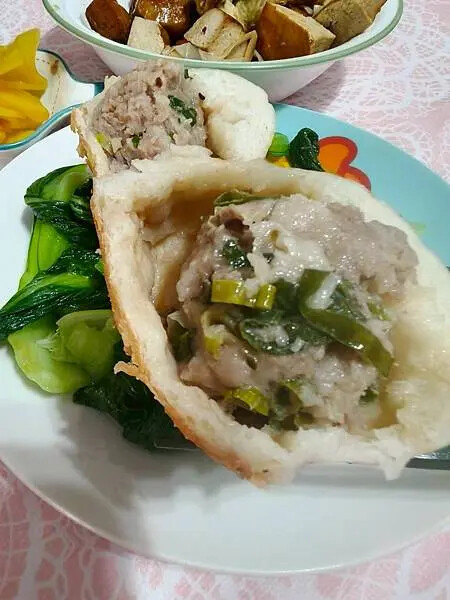 士林夜市大上海生煎包-皮脆外酥內軟的香醇小吃/消夜/點心/美