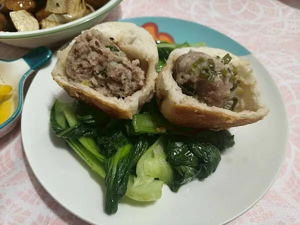 士林夜市大上海生煎包-皮脆外酥內軟的香醇小吃/消夜/點心/美