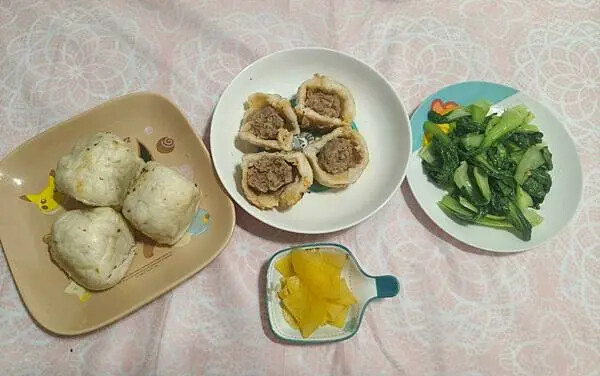 士林夜市大上海生煎包-皮脆外酥內軟的香醇小吃/消夜/點心/美