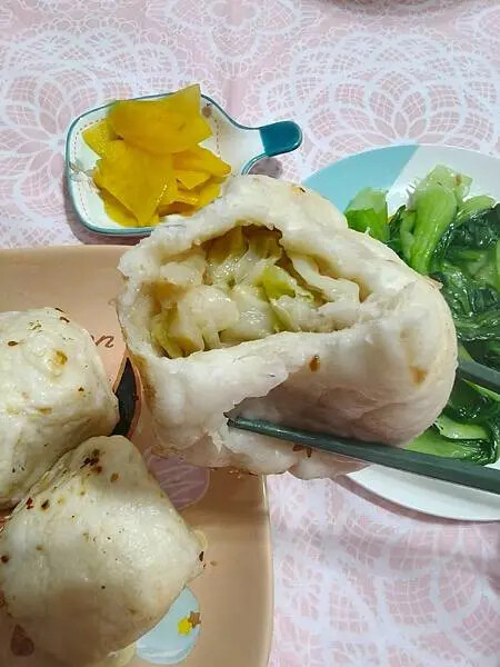 士林夜市大上海生煎包-皮脆外酥內軟的香醇小吃/消夜/點心/美