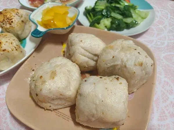 士林夜市大上海生煎包-皮脆外酥內軟的香醇小吃/消夜/點心/美