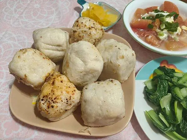 士林夜市大上海生煎包-皮脆外酥內軟的香醇小吃/消夜/點心/美