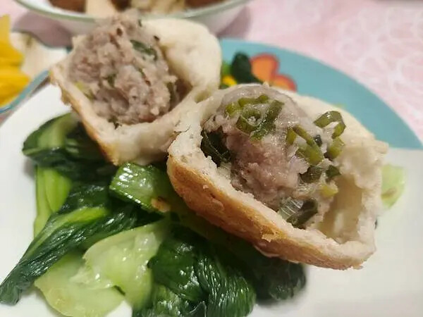 士林夜市大上海生煎包-皮脆外酥內軟的香醇小吃/消夜/點心/美