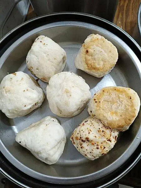 士林夜市大上海生煎包-皮脆外酥內軟的香醇小吃/消夜/點心/美