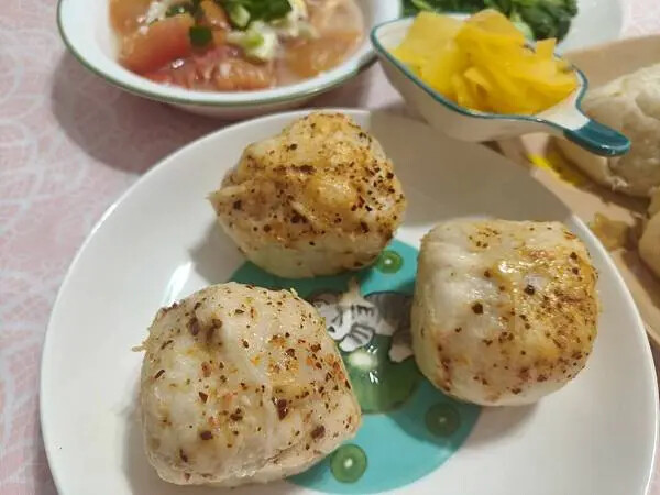 士林夜市大上海生煎包-皮脆外酥內軟的香醇小吃/消夜/點心/美