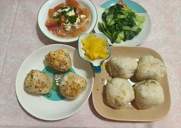 士林夜市大上海生煎包-皮脆外酥內軟的香醇小吃/消夜/點心/美