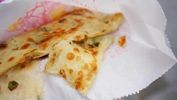 【台北美食】燈亮有餅忠誠山東葱油餅-好吃到爆表讓人停不下手的超美味蔥油餅 【台北美食】燈亮有餅忠誠山東葱油餅-好吃到爆表讓人停不下手的超美味蔥油餅