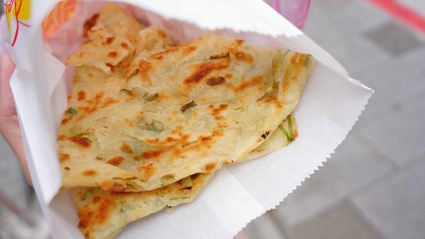 【台北美食】燈亮有餅忠誠山東葱油餅-好吃到爆表讓人停不下手的超美味蔥油餅 【台北美食】燈亮有餅忠誠山東葱油餅-好吃到爆表讓人停不下手的超美味蔥油餅