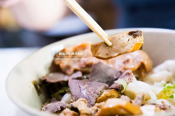 大陸麵店：【陽明山美食 | 大陸麵店】來文化吃碗具歷史的強蒜味牛肉乾拌麵吧!!