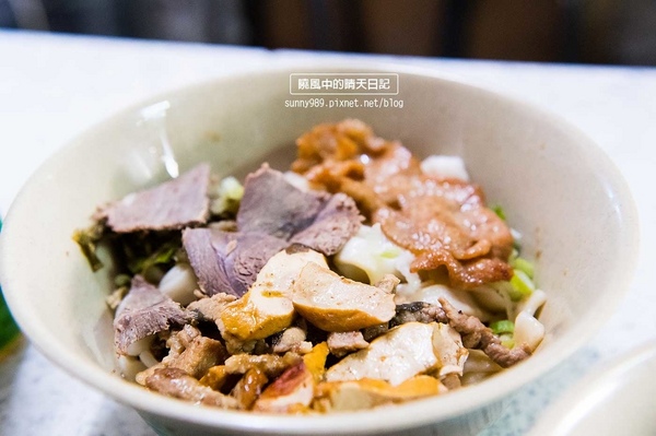 大陸麵店：【陽明山美食 | 大陸麵店】來文化吃碗具歷史的強蒜味牛肉乾拌麵吧!!
