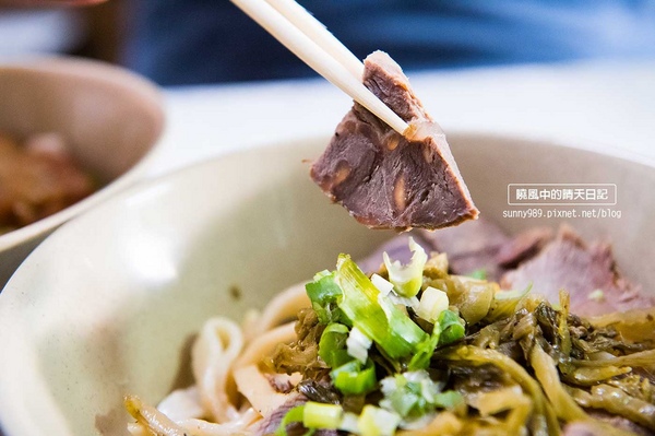 大陸麵店：【陽明山美食 | 大陸麵店】來文化吃碗具歷史的強蒜味牛肉乾拌麵吧!!