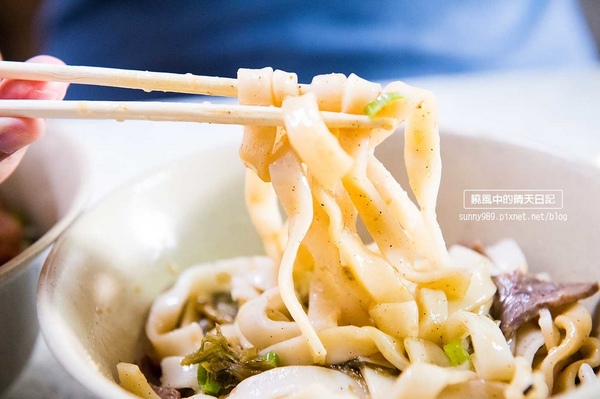 大陸麵店：【陽明山美食 | 大陸麵店】來文化吃碗具歷史的強蒜味牛肉乾拌麵吧!!