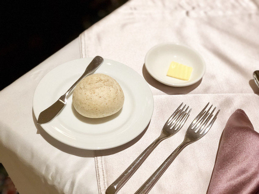 [台北中山] 首都牛排館重現漫畫凡爾賽玫瑰歐洲宮廷場景 / 老派約會風範兒 / 低調奢華美味兒 / 約會餐廳(體驗券)