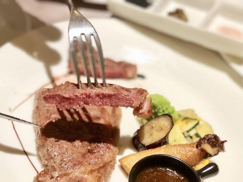 [台北中山] 首都牛排館重現漫畫凡爾賽玫瑰歐洲宮廷場景 / 老派約會風範兒 / 低調奢華美味兒 / 約會餐廳(體驗券)