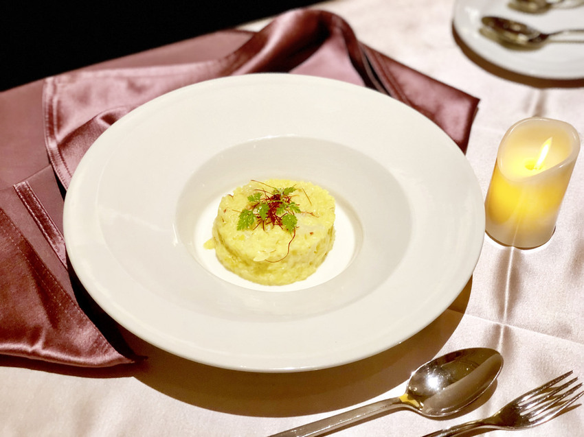 [台北中山] 首都牛排館重現漫畫凡爾賽玫瑰歐洲宮廷場景 / 老派約會風範兒 / 低調奢華美味兒 / 約會餐廳(體驗券)