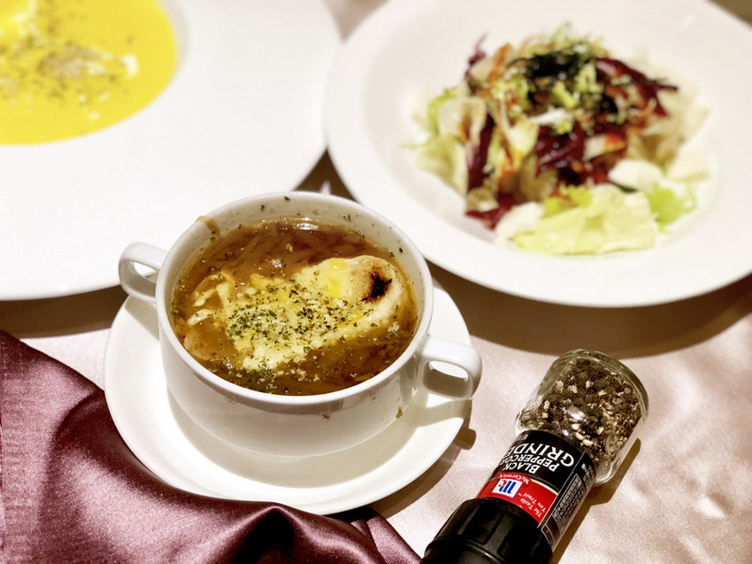 [台北中山] 首都牛排館重現漫畫凡爾賽玫瑰歐洲宮廷場景 / 老派約會風範兒 / 低調奢華美味兒 / 約會餐廳(體驗券)