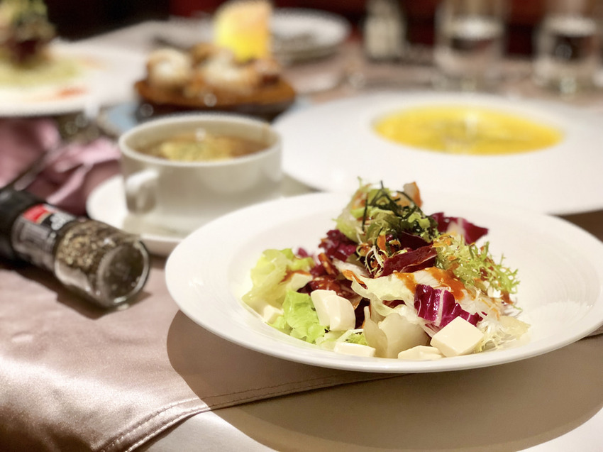 [台北中山] 首都牛排館重現漫畫凡爾賽玫瑰歐洲宮廷場景 / 老派約會風範兒 / 低調奢華美味兒 / 約會餐廳(體驗券)