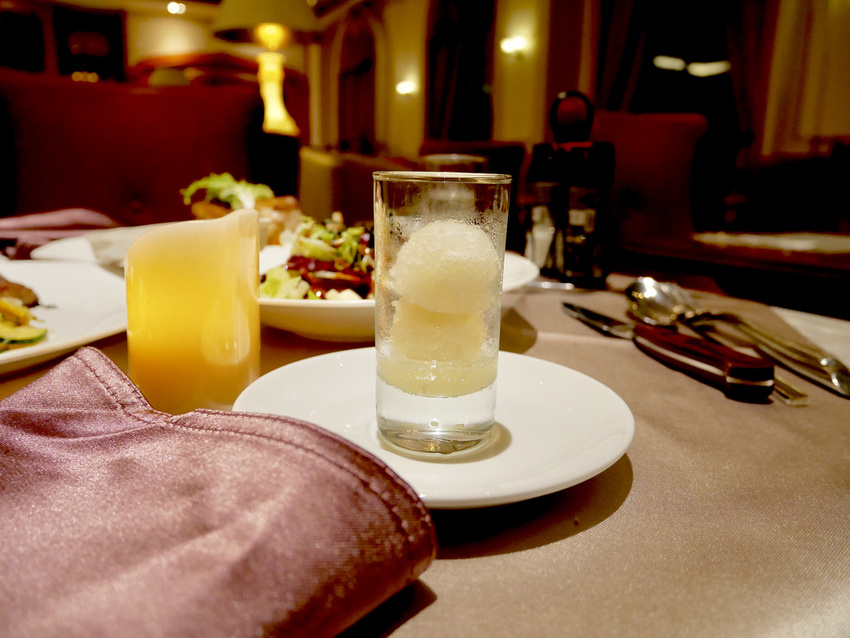 [台北中山] 首都牛排館重現漫畫凡爾賽玫瑰歐洲宮廷場景 / 老派約會風範兒 / 低調奢華美味兒 / 約會餐廳(體驗券)