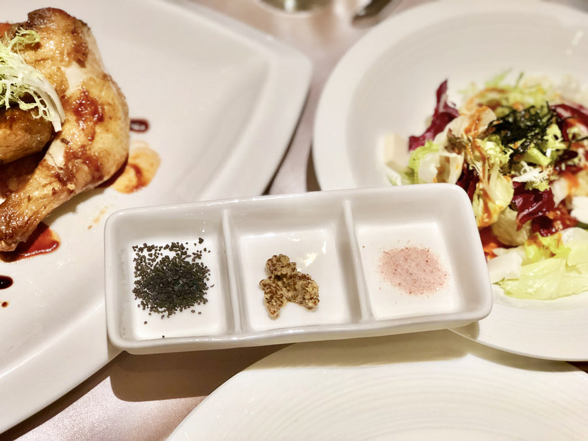 [台北中山] 首都牛排館重現漫畫凡爾賽玫瑰歐洲宮廷場景 / 老派約會風範兒 / 低調奢華美味兒 / 約會餐廳(體驗券)