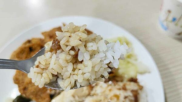 食來運轉｜內用魯肉飯免費吃到飽！隱藏在士林夜市裡爆高ＣＰ值美食