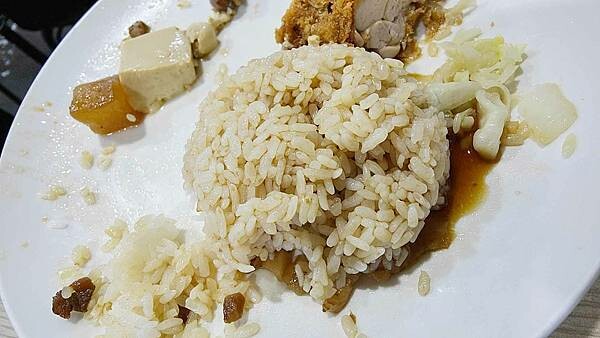 食來運轉｜內用魯肉飯免費吃到飽！隱藏在士林夜市裡爆高ＣＰ值美食