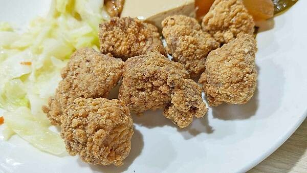 食來運轉｜內用魯肉飯免費吃到飽！隱藏在士林夜市裡爆高ＣＰ值美食