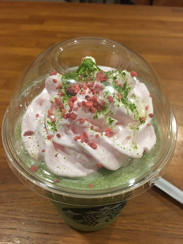 [食*台北]2017年Starbucks星巴克春季限定口味-抹茶草莓星冰樂(4月1日新上市) 台灣限量又限定! 草莓或抹茶控們先搶先贏吧!!