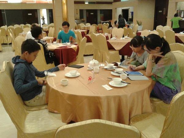 避風塘港式飲茶漁家料理:{食記}京華城避風塘蟹肉伊麵&大創百貨