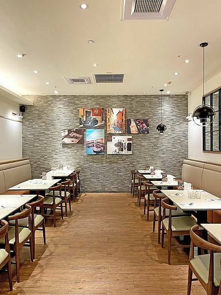 卡布里喬莎 Capricciosa天母SOGO店-店內裝潢 卡布里喬莎 Capricciosa天母SOGO店-店內裝潢