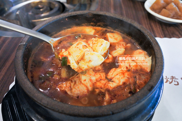 高麗味(忠誠店)：【平日午餐小確幸】天母高麗味韓式商業午餐　辣湯乾烹雞超味美