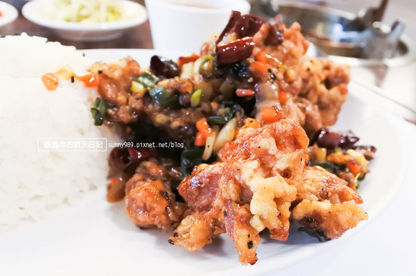 高麗味(忠誠店)：【平日午餐小確幸】天母高麗味韓式商業午餐　辣湯乾烹雞超味美