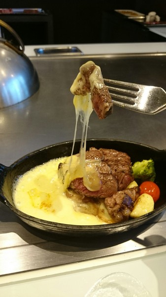 夏慕尼新香榭鐵板燒(高雄五福店)：高雄~夏慕尼新香榭鐵板燒~主廚現場料理~王品集團系列~