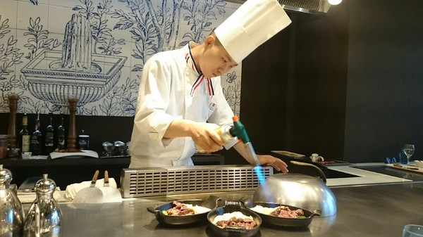 夏慕尼新香榭鐵板燒(高雄五福店)：高雄~夏慕尼新香榭鐵板燒~主廚現場料理~王品集團系列~