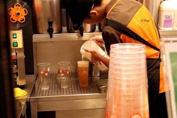 coco都可(新莊中平店)：COCO法式奶霜 法國鐵塔牌鮮奶油 文青漸層飲料打卡 奶霜綠茶/奶霜草莓果肉/奶霜咖啡買一送一~