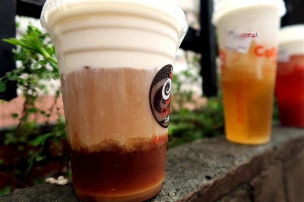 coco都可(新莊中平店)：COCO法式奶霜 法國鐵塔牌鮮奶油 文青漸層飲料打卡 奶霜綠茶/奶霜草莓果肉/奶霜咖啡買一送一~