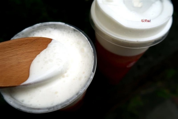 coco都可(新莊中平店)：COCO法式奶霜 法國鐵塔牌鮮奶油 文青漸層飲料打卡 奶霜綠茶/奶霜草莓果肉/奶霜咖啡買一送一~