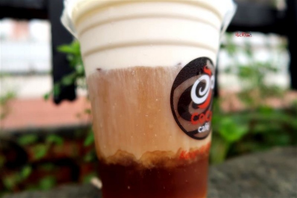 coco都可(新莊中平店)：COCO法式奶霜 法國鐵塔牌鮮奶油 文青漸層飲料打卡 奶霜綠茶/奶霜草莓果肉/奶霜咖啡買一送一~