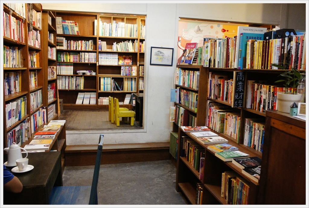 [花莲 时光二手书店] 穿梭书柜玩味时光 优游文字大海中