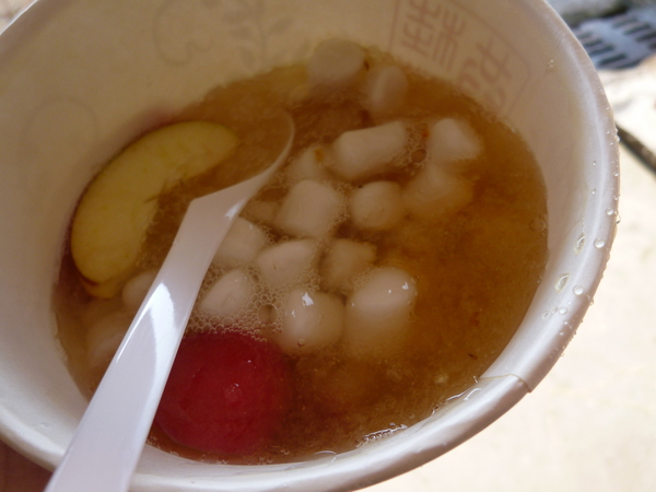 桂花巷花茶冰鎮湯圓：【苗栗】人山人海的桂花巷花茶冰鎮湯圓