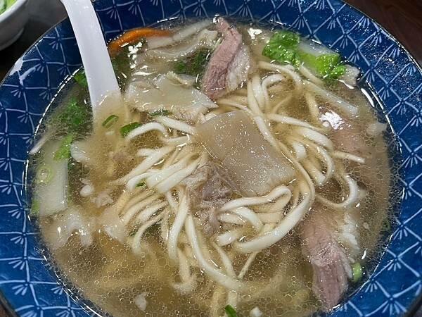 【台北美食、牛肉麵推薦】金春發牛肉百年老店天水路總店|清燉牛