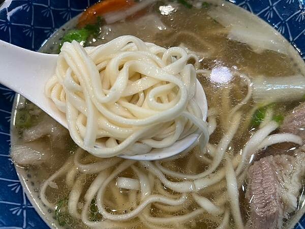 【台北美食、牛肉麵推薦】金春發牛肉百年老店天水路總店|清燉牛