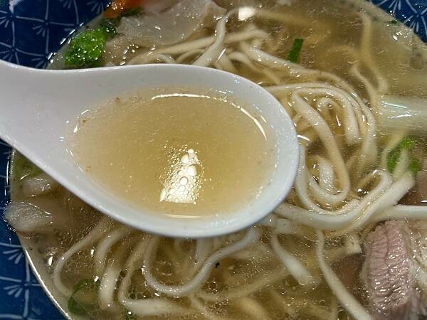 【台北美食、牛肉麵推薦】金春發牛肉百年老店天水路總店｜清燉牛