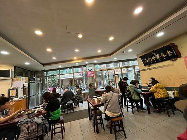 【台北美食、牛肉麵推薦】金春發牛肉百年老店天水路總店|清燉牛