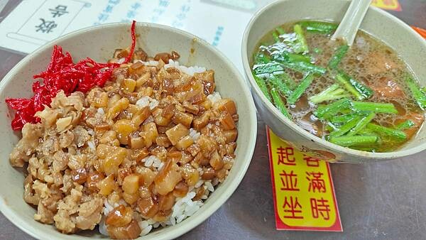 【台北美食】雙胖子｜濃稠又迷人鹹香味的魯肉飯