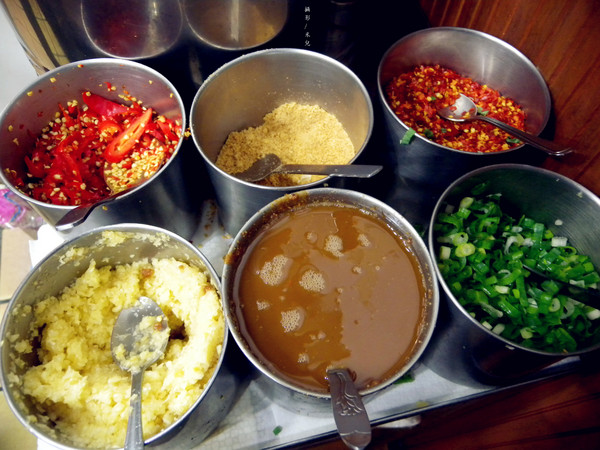 天喜迷你小火鍋(圓環店)：【台北市大同區。火鍋】 天喜迷你小火鍋 30年以上老店 路過不要錯過的石頭小火鍋