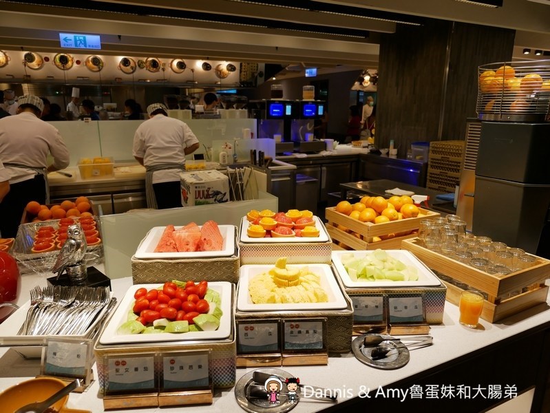 《吃到飽餐廳推薦》饗食天堂台北京站店必吃餐點懶人包分享。肋眼牛排x焗烤生蠔x龍膽石斑BUFFET餐點升級再進化︱聚餐好選擇（影片）