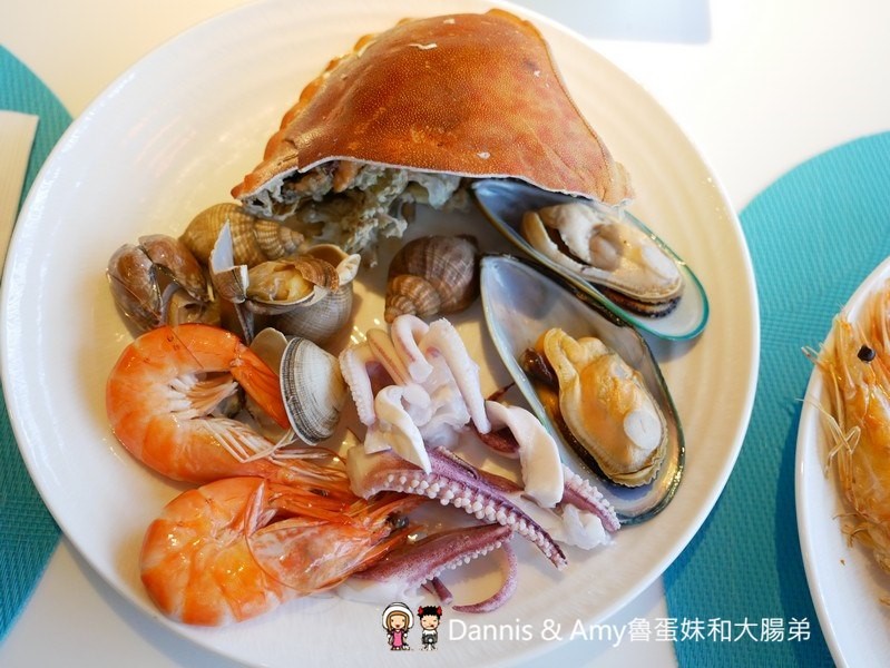 《吃到飽餐廳推薦》饗食天堂台北京站店必吃餐點懶人包分享。肋眼牛排x焗烤生蠔x龍膽石斑BUFFET餐點升級再進化︱聚餐好選擇（影片）