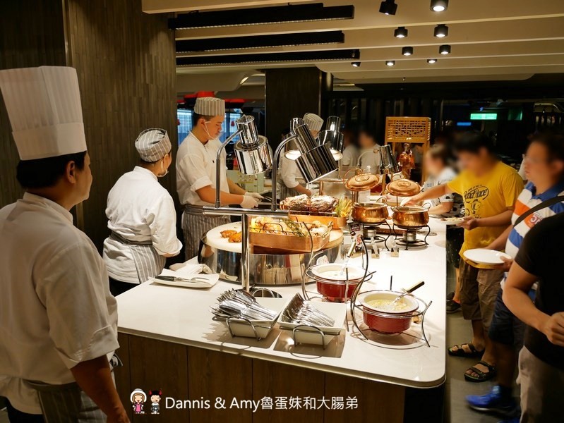 《吃到飽餐廳推薦》饗食天堂台北京站店必吃餐點懶人包分享。肋眼牛排x焗烤生蠔x龍膽石斑BUFFET餐點升級再進化︱聚餐好選擇（影片）