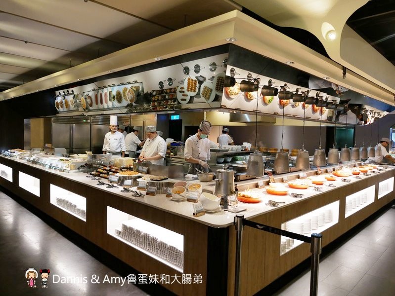 《吃到飽餐廳推薦》饗食天堂台北京站店必吃餐點懶人包分享。肋眼牛排x焗烤生蠔x龍膽石斑BUFFET餐點升級再進化︱聚餐好選擇（影片）